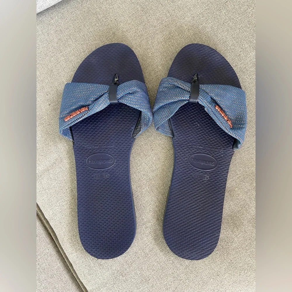 Havaianas Navy Sandals with Textured Strap